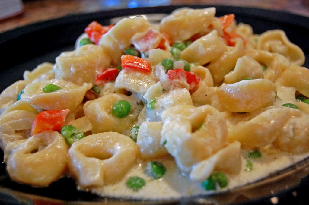 tortellini-with-red-pepper-and-peas-done