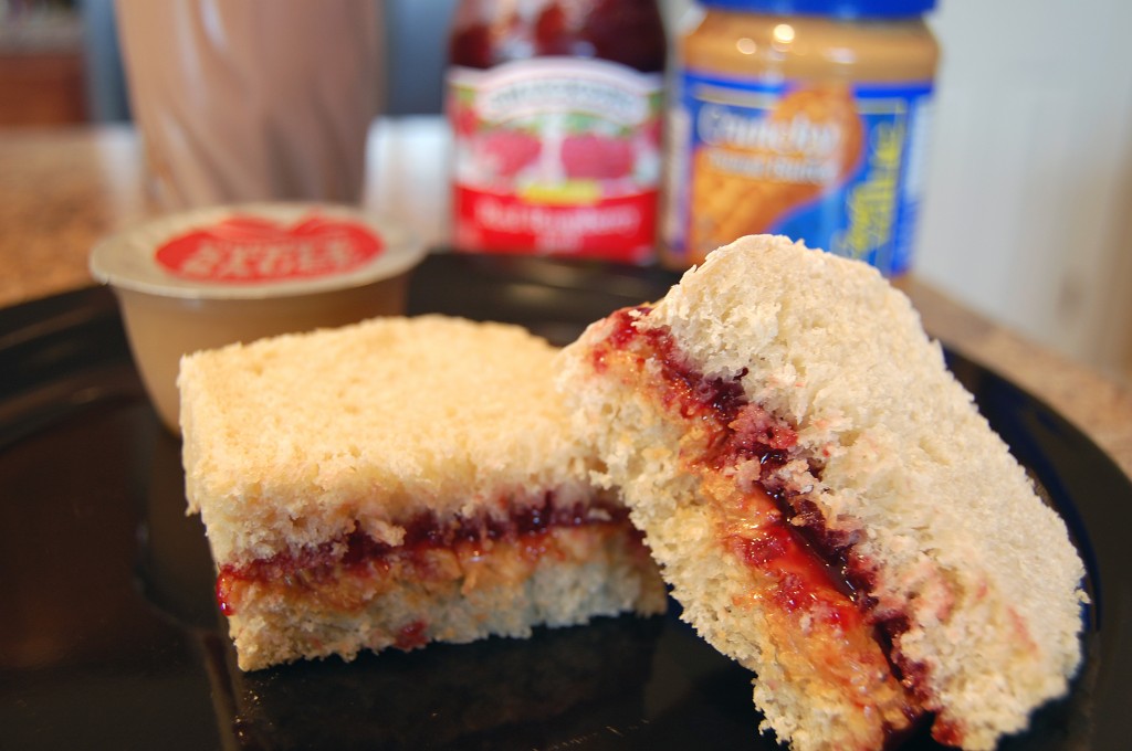peanut-butter-sandwich-raspberry-crunchy