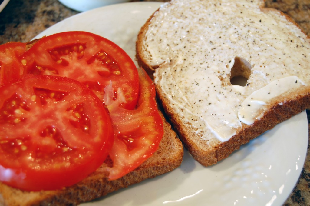 tomato-sandwich-open