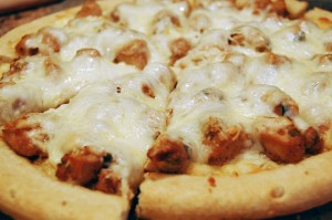 Spicy Garlic Chicken Pizza - Eat at Home