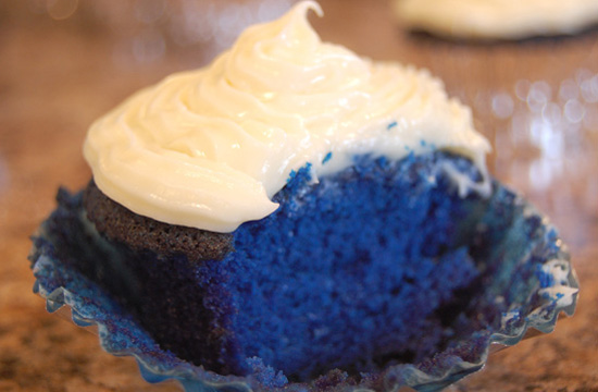 blue velvet cupcakes 2
