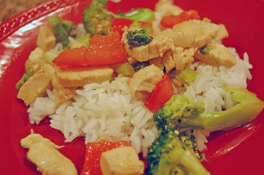 Chicken, broccoli and red pepper stir fry (and 2 tips to fixing any stir fry fast)